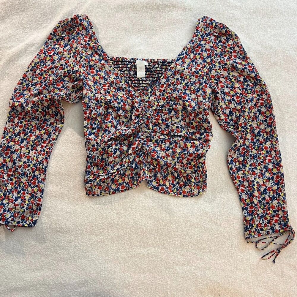 H&M Floral Shirred Deep V-Neck Long Sleeves Crop Top Clouse, Size S
